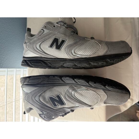 Athletic_Shoes